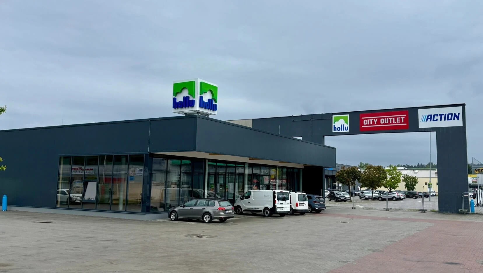 Ein Gebäude in einem Gewerbepark
