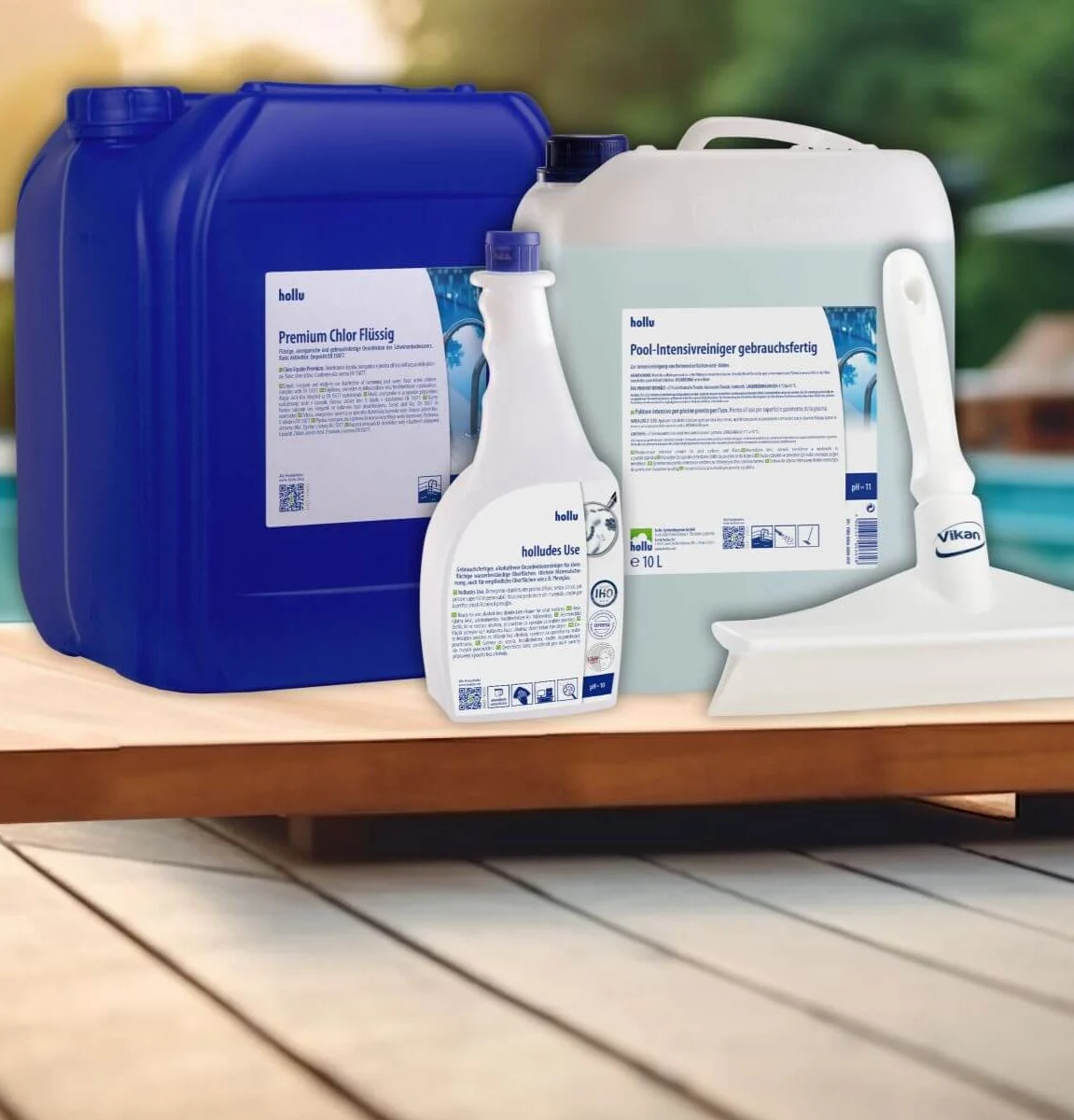 Kanister und Flaschen auf einem Holzdielenboden