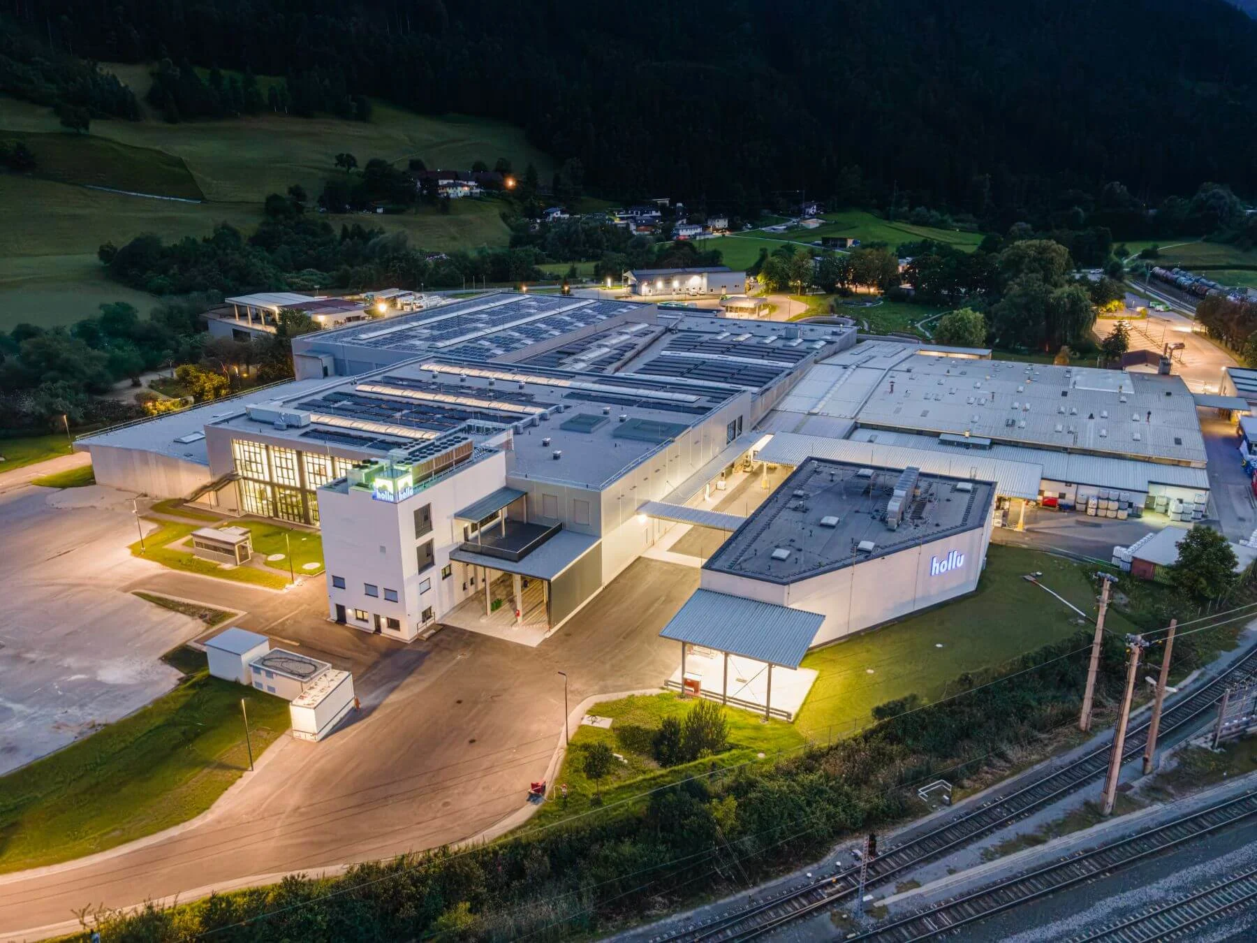 ein industriegelände bei nacht