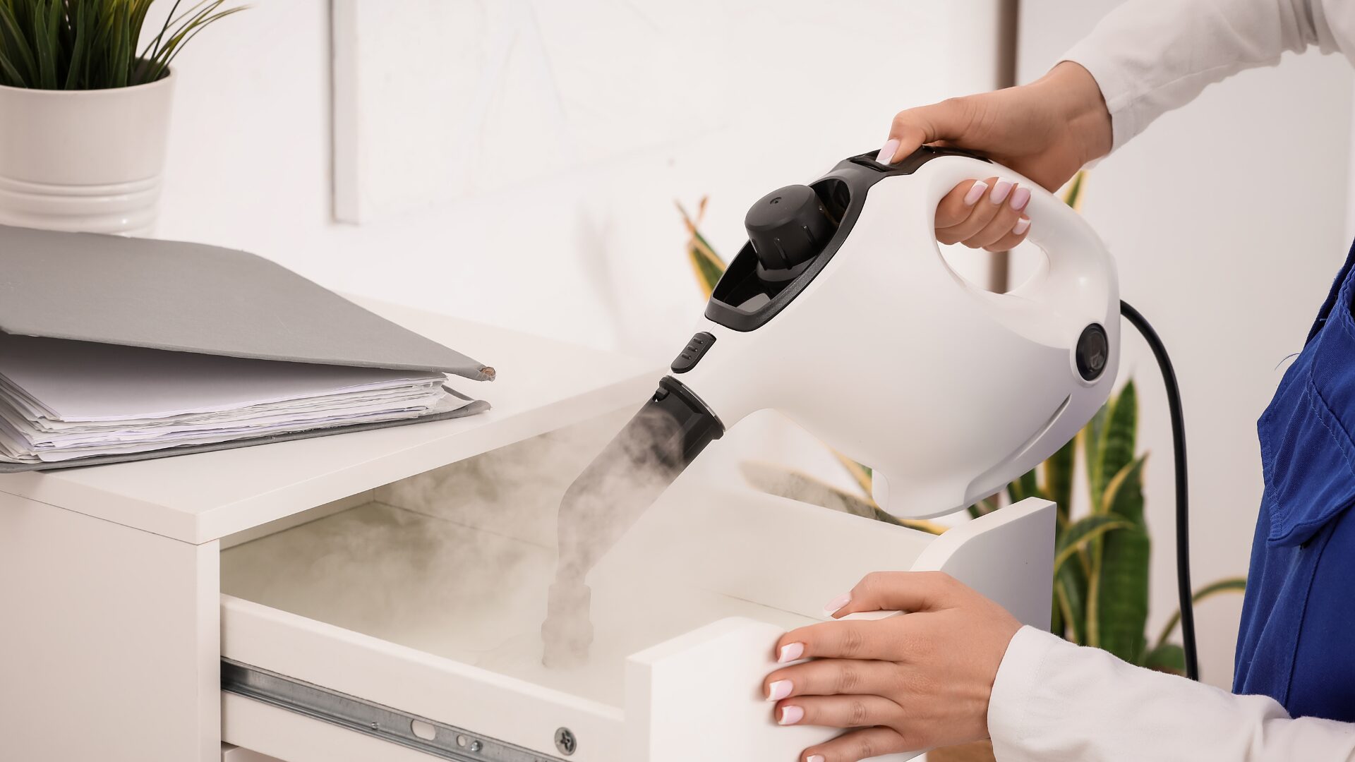 Dampfreinigung sorgt für saubere Oberflächen und ein gepflegtes Arbeitsumfeld