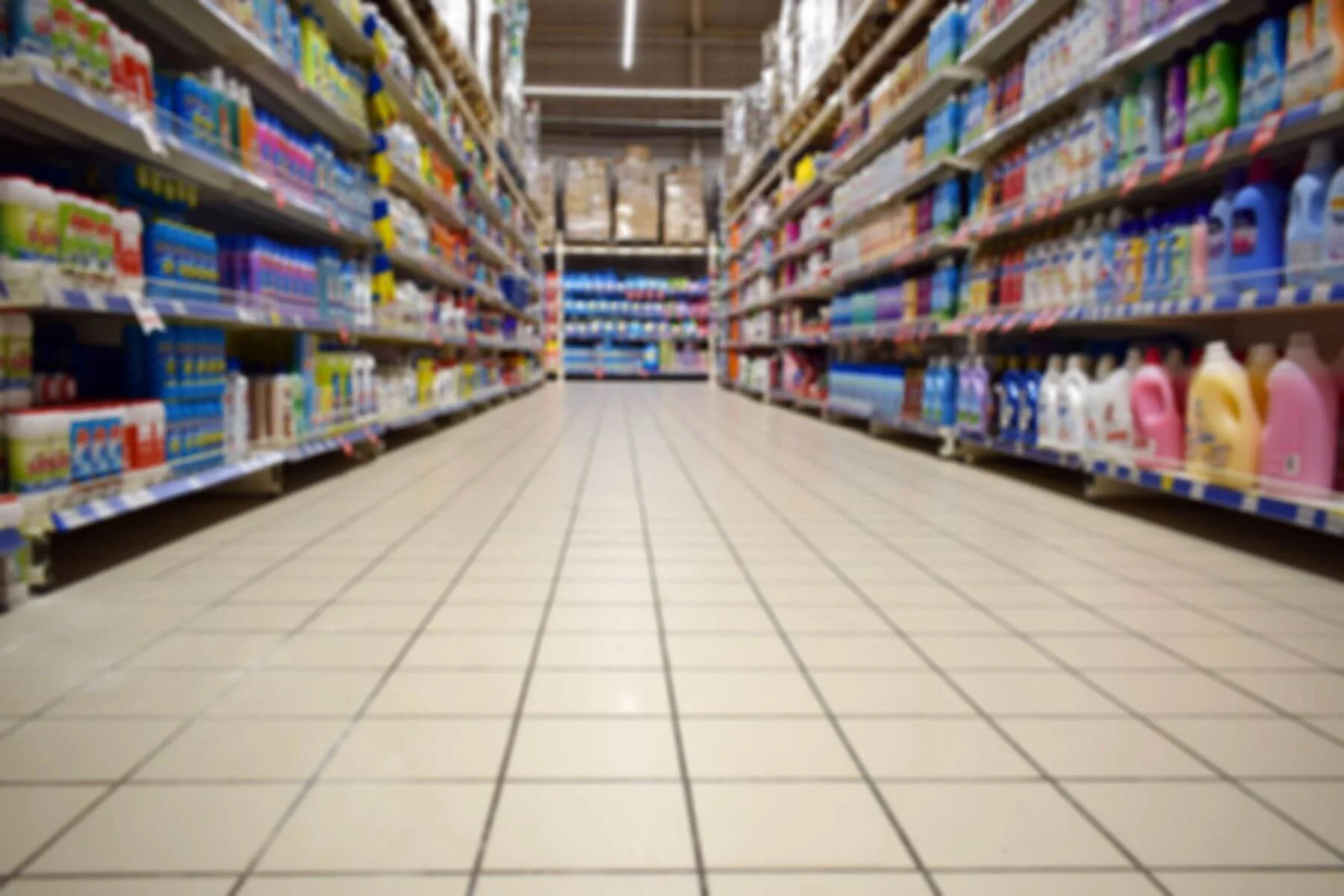 Ein Supermarkt mit Bodenfliesen