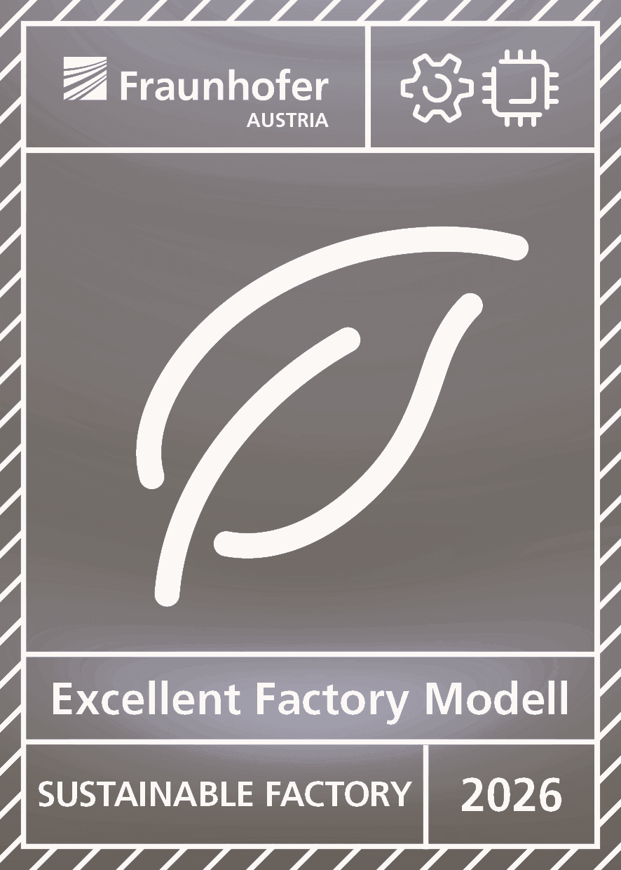 Ein Badge des Fraunhofer Insituts zur Sustainable Factory of the Year 2026 in Gold